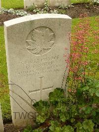 Etaples Military Cemetery - Norris, G R